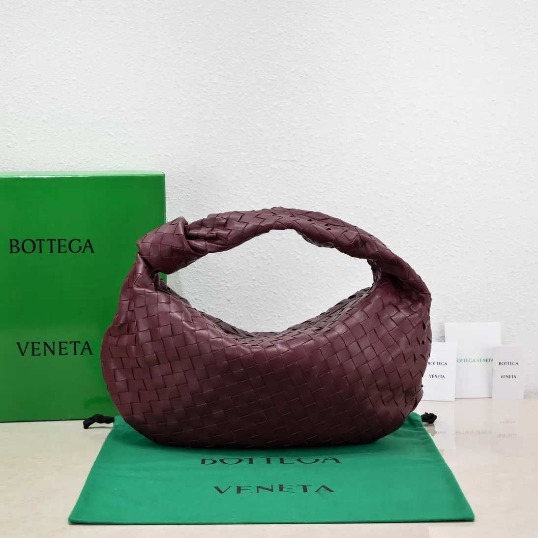 Batch 1860 large size Arco, new product for early spring #, cool style, retro style, full of vitality, free and easy, distinctive personality brings multi-layered charm to daily wardrobe~ 🔝The soft and flowing fabric conveys a soft touch# A relaxed and comfortable feeling is newly interpreted in the silhouette· Croissant woven sheepskin Size: Width 40 Height 48 Thick 16 [6698#]